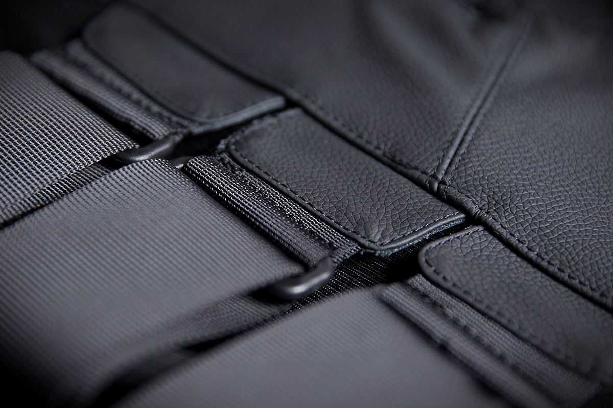 D30 Leather Vest - Black Men's 4X-Large - Click Image to Close