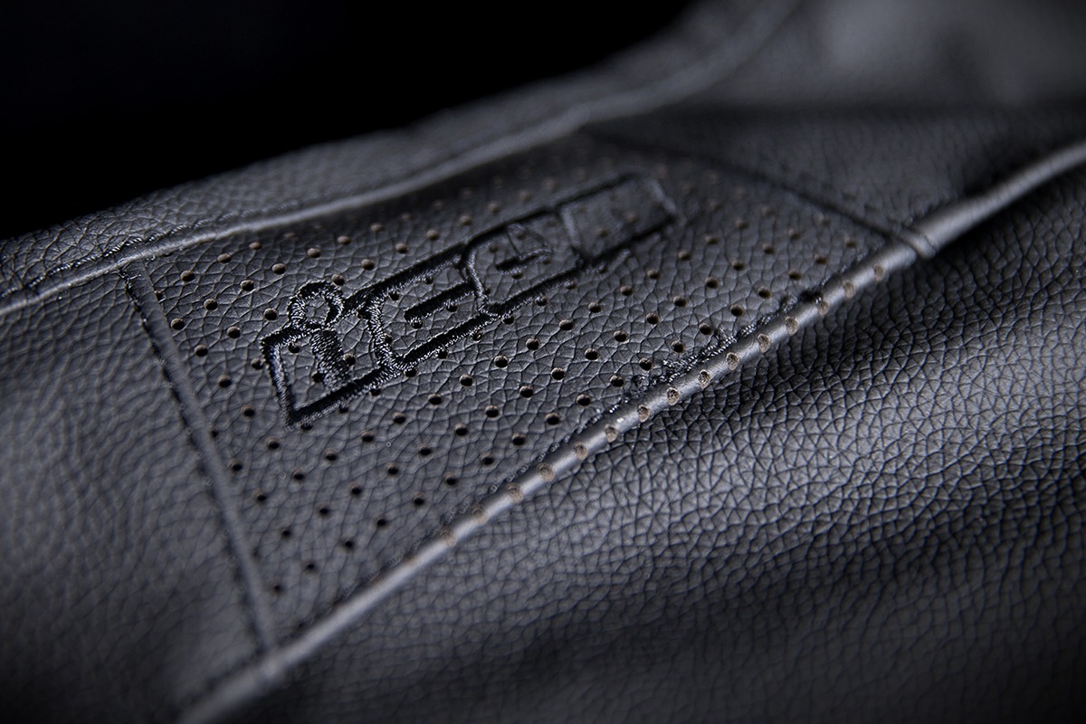 D30 Leather Vest - Black Men's 2XL/3XL - Click Image to Close