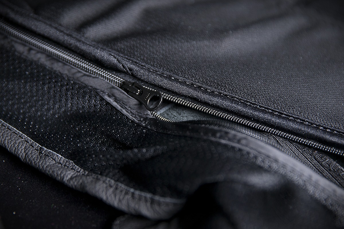 D30 Leather Vest - Black Men's 4X-Large - Click Image to Close