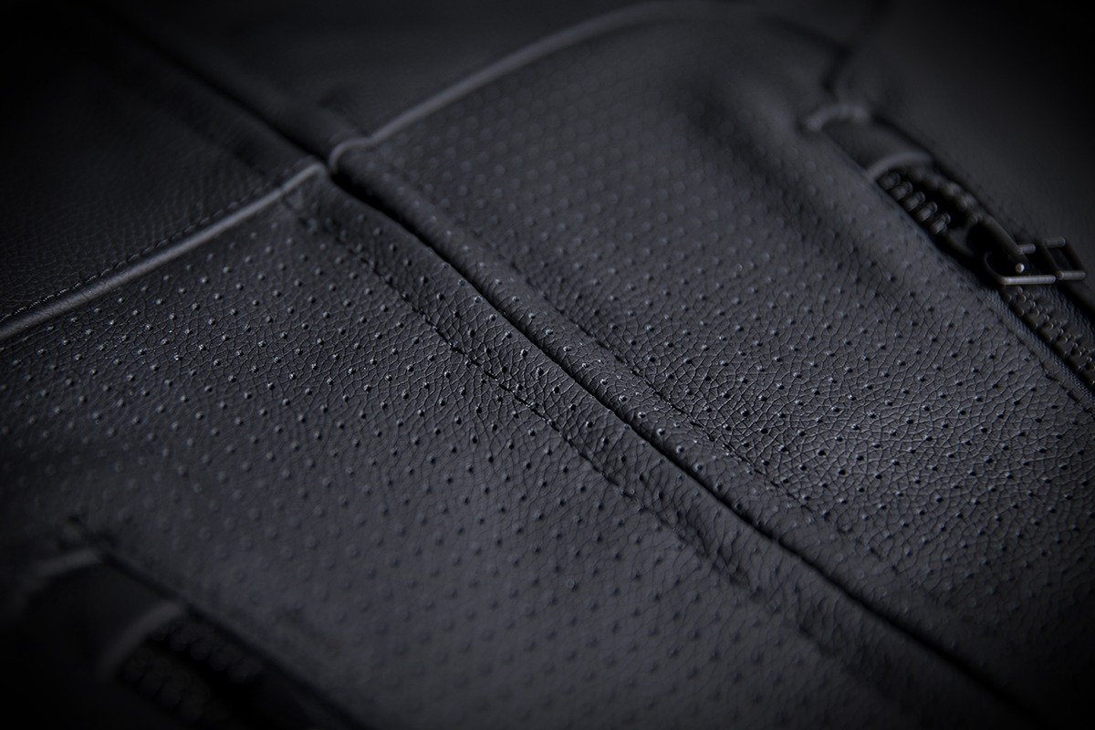 D30 Leather Vest - Black Men's 2X-Large - Click Image to Close