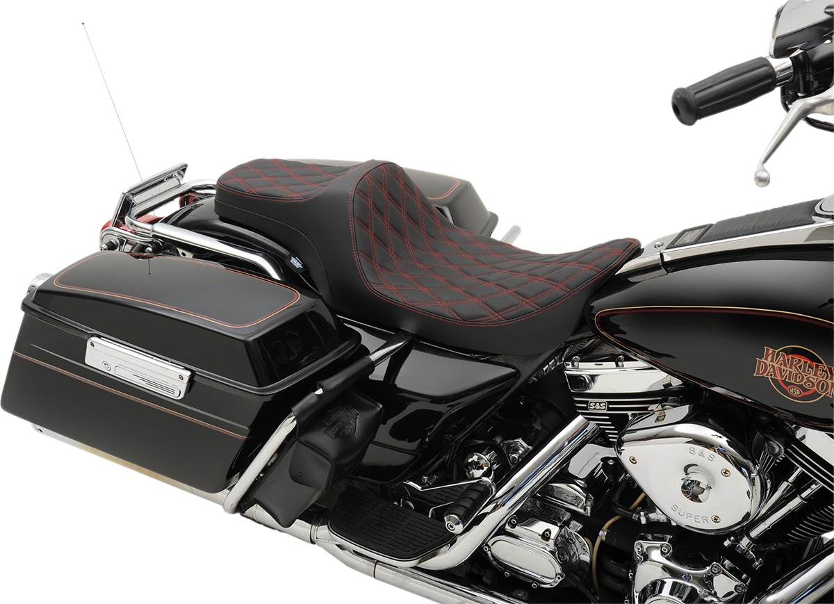 Drag Specialties Predator III Seat Black/Red Harley FLHR/FLHX 99-07 - Predator III seat for Harley FLHR/FLHX 1999-2007 - Click Image to Close