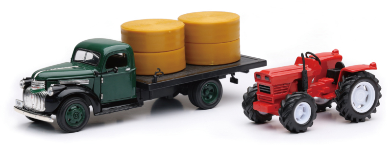 1941 Chevrolet Flatbed with Farm Tractor 1:32 Scale by New Ray Toys - Click Image to Close