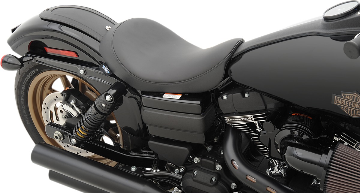 Low Smooth SR Leather Solo Seat - Black - For 06-17 Harley Dyna - Click Image to Close