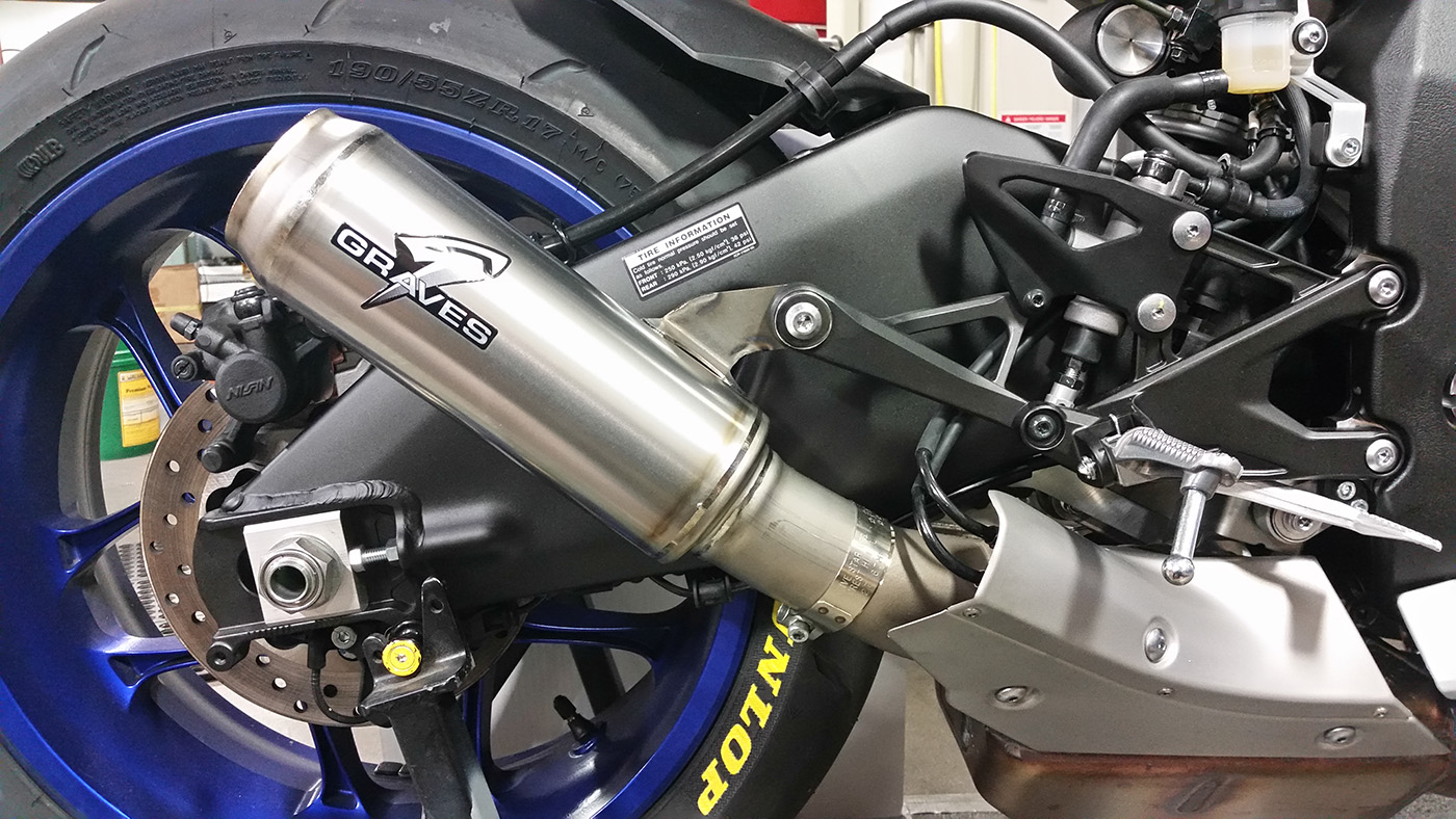 Moto1 Cat Back Slip On Exhaust - Yamaha R1 - Click Image to Close