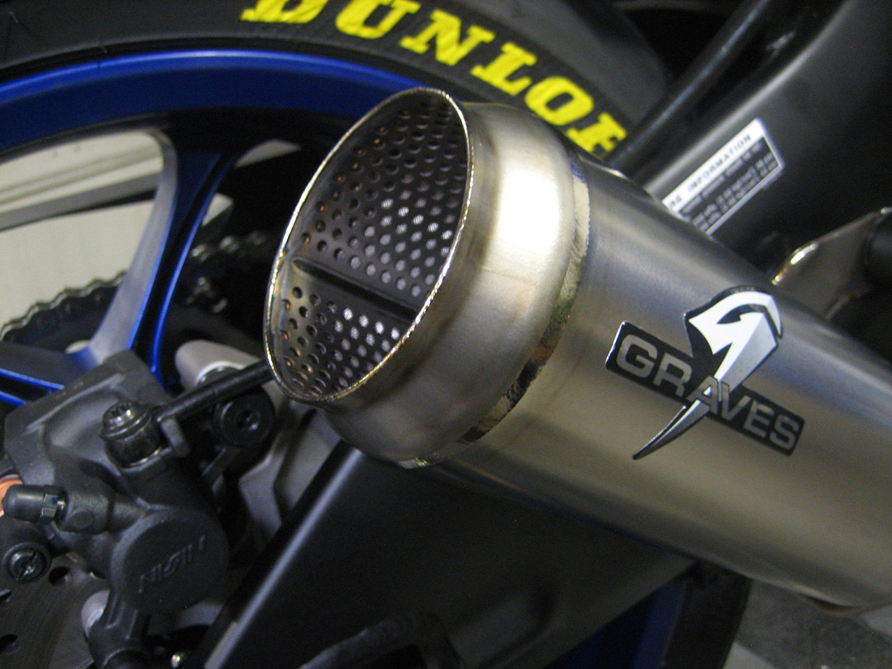 Moto1 Cat Back Slip On Exhaust - Yamaha R1 - Click Image to Close