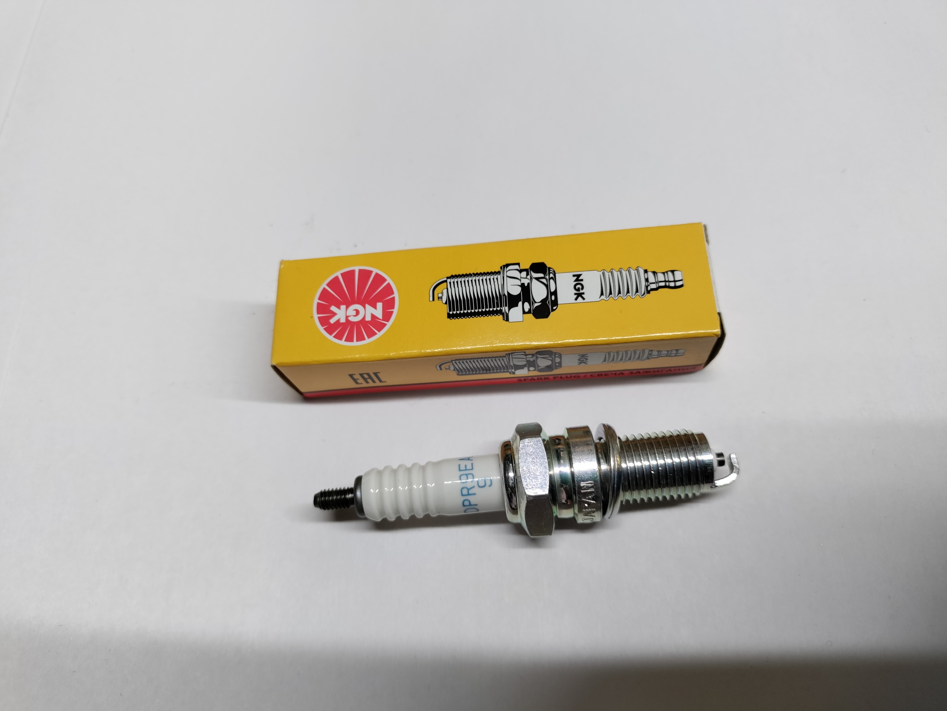 NGK DPR9EA-9 Spark Plug - Click Image to Close