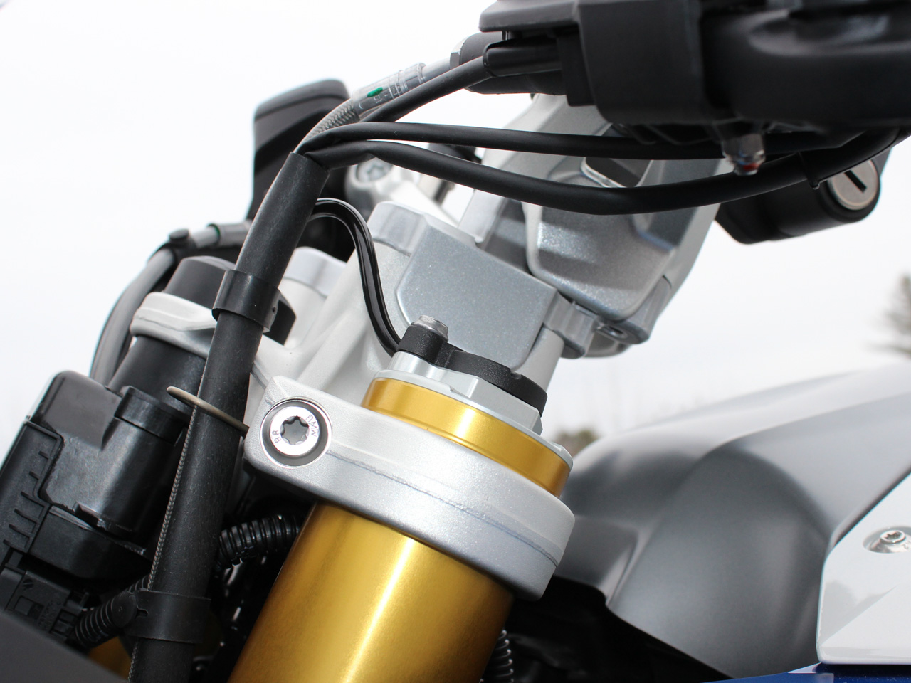 Handlebar Risers 1-1/4" 1" - For 15-18 BMW R1200RS - Click Image to Close