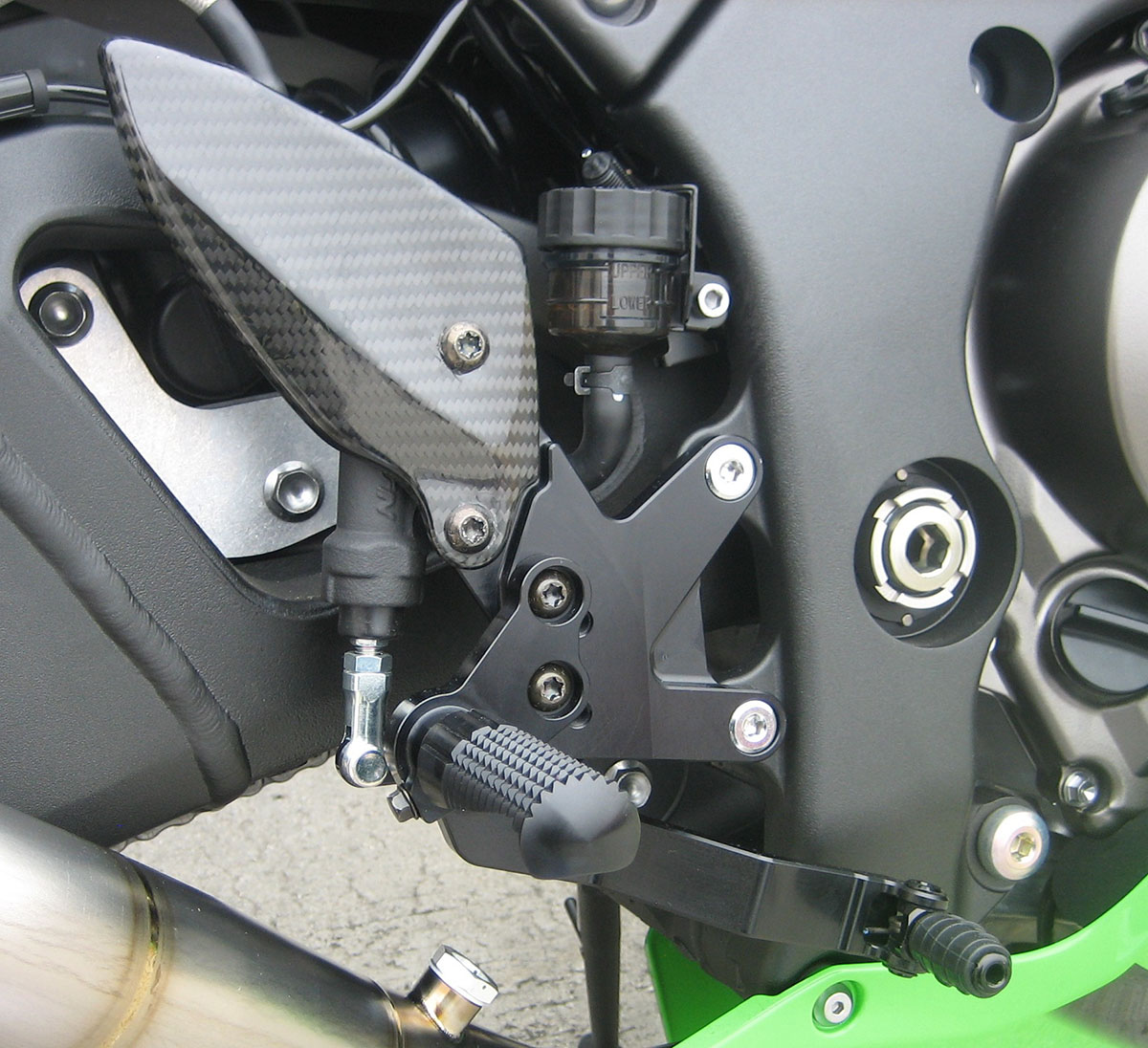 Adjustable Rearsets ZX10R - Click Image to Close