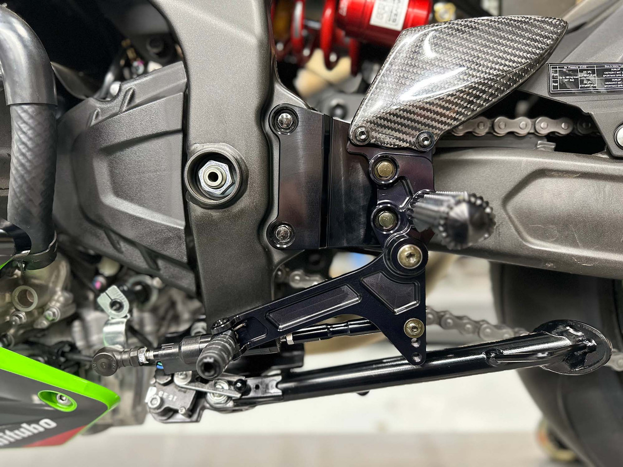 Adjustable Rearsets - For Kawasaki ZX4RR - Click Image to Close