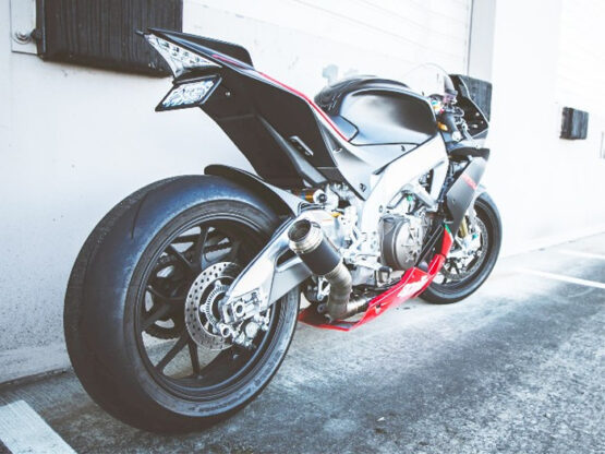 Black Center GP Race Slip On Exhaust - Image 2