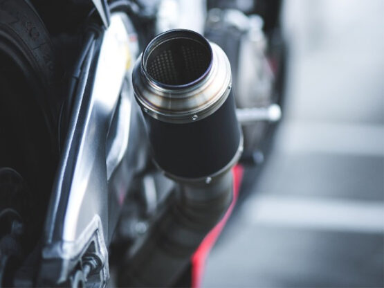 Black Center GP Race Slip On Exhaust - Image 5