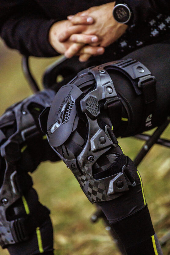 EVS Web Eclipse Knee Brace Black Pair XL - Image 6